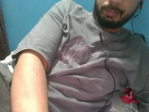 Precumboner Adlı Modelin Canlı XXX Sohbeti