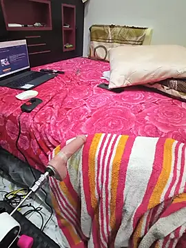 ROSARIOBELLA13 élő XXX-chatje