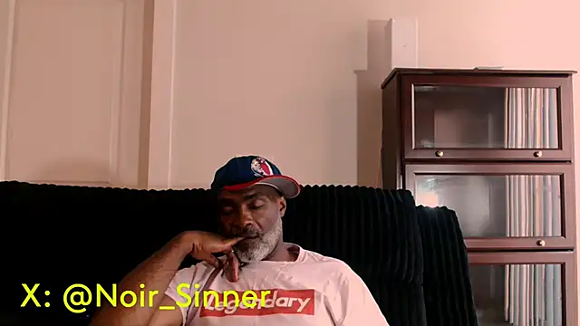 XXX chat uživo modela sinnernoir