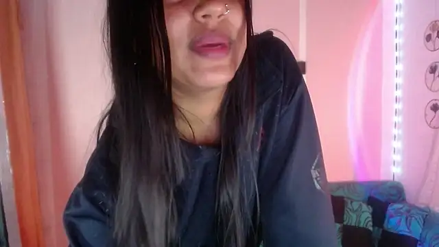sweet_susy222 Adlı Modelin Canlı XXX Sohbeti