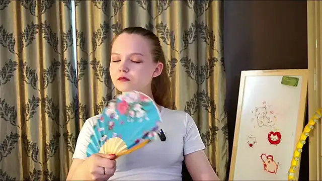 NaomiFess 现场XXX聊天