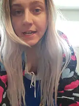 ScarletCallings_420 Adlı Modelin Canlı XXX Sohbeti