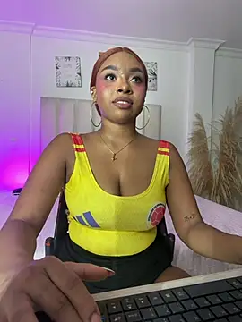 Kloe_rousse01's Webcam Show