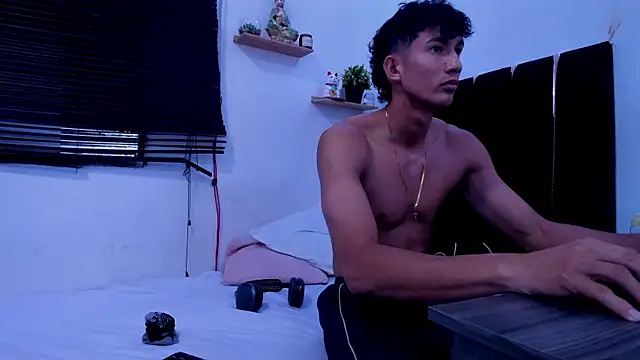 Show modela angel_boy02 na web-kameri