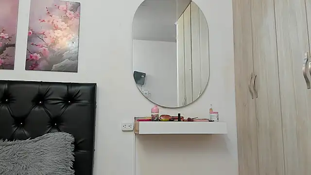 pinky_f00x Chat XXX in diretta