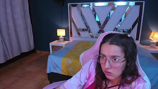 دردشة Linda4Petite الجنسية المباشرة