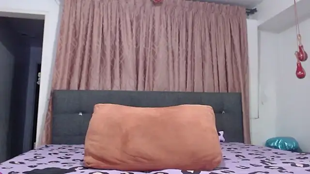 linapalacios' Live XXX Chat