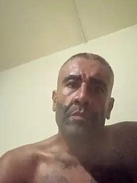 Pokazy przed kamerką – LA_guy_host