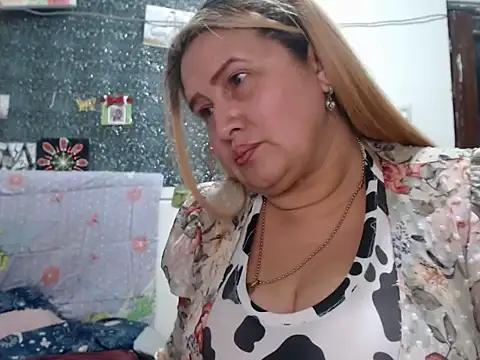 Perla1981-- Adlı Modelin Canlı XXX Sohbeti