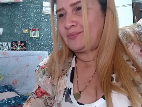 Perla1981--'s Live XXX Chat