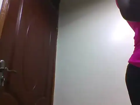 Wetpussy303のライブXXXチャット