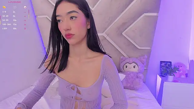 annelisee_: διαδικτυακό σόου στην κάμερα