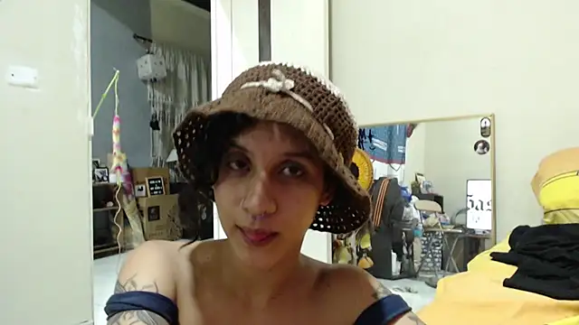 AlinaWoolf_'s Live XXX Chat