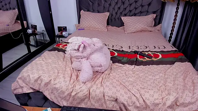 Nicol2Naya Live XXX-Chat