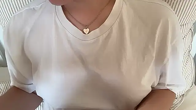 Lucyschickt's Live XXX Chat