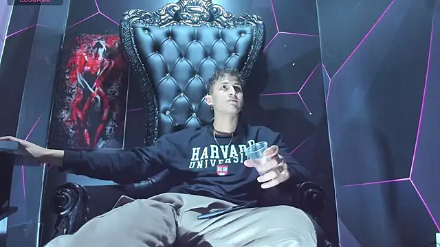 XXX chat uživo modela Axel_Romanov