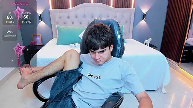 Tommy18__ Chat XXX in diretta