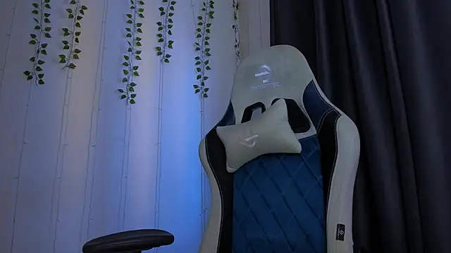 Chat +18 de KarlaSim ao vivo