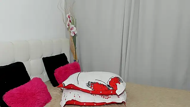 Chat +18 de saradusk ao vivo