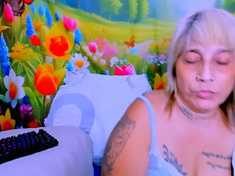 צ'אט XXX בשידור חי של indianroxy