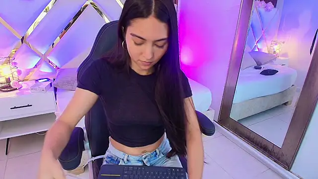 Emelie_Ch1 – Naživo XXX chat