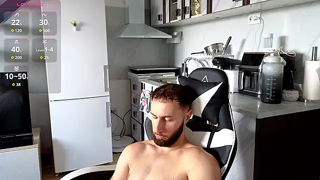 XXX chat uživo modela RyanStorm_