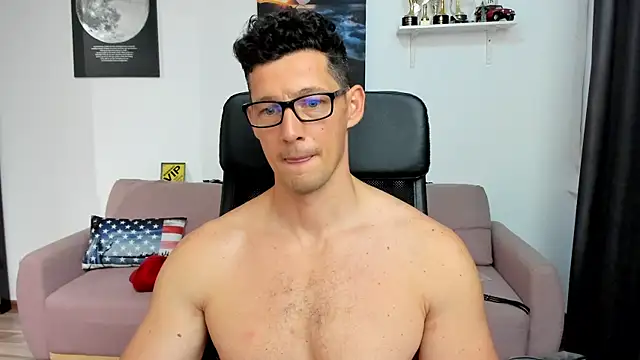 BrutusK08's Live XXX Chat