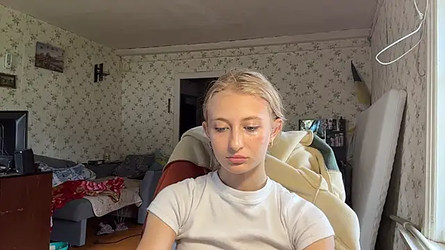 LisaBam XXX чат на живо