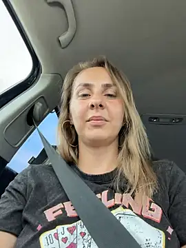 HornyNalia XXX чат на живо