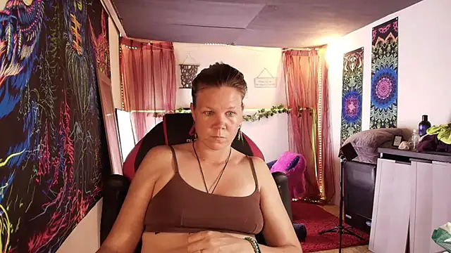 CallMeMaria live XXX chat