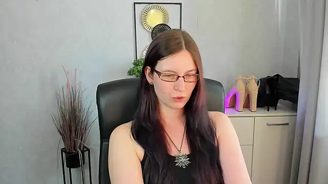 צ'אט XXX בשידור חי של emmaxDelight