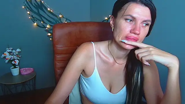 MilaLoona XXX чат на живо