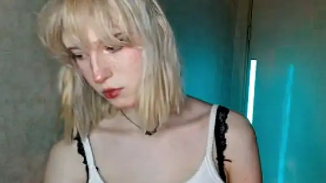 Chat +18 de CuteLittleAngel ao vivo