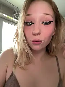 DuoBitches_ Adlı Modelin Canlı XXX Sohbeti