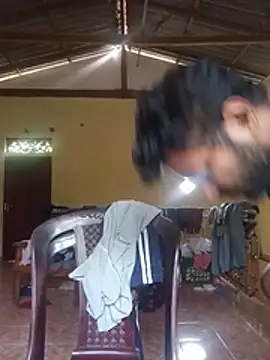 Show modela Randikaherath740 na web-kameri