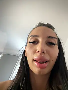 BlueEyes_BB Adlı Modelin Canlı XXX Sohbeti