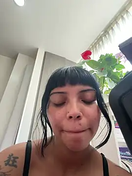 צ'אט XXX בשידור חי של AlanaStormm