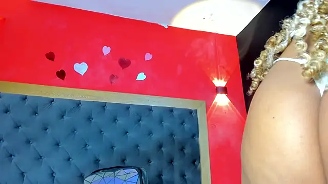 دردشة YayaHilton الجنسية المباشرة