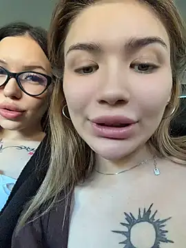 Chat XXX en directo de FlashTitsRoyal