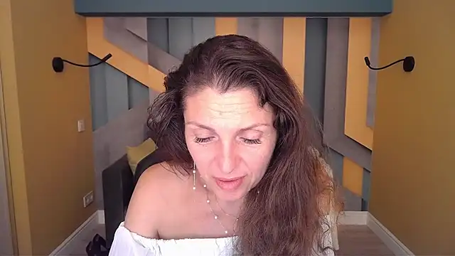 EllaLong Chat XXX in diretta