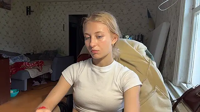 LisaBam XXX чат на живо