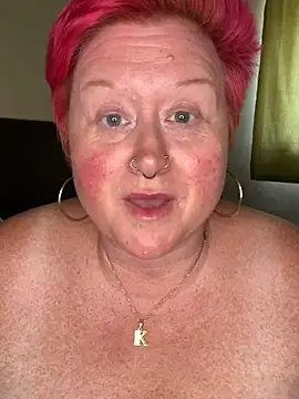 BustyRedxx XXX чат на живо
