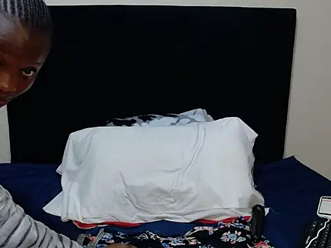 KinkyPetite18 XXX чат на живо