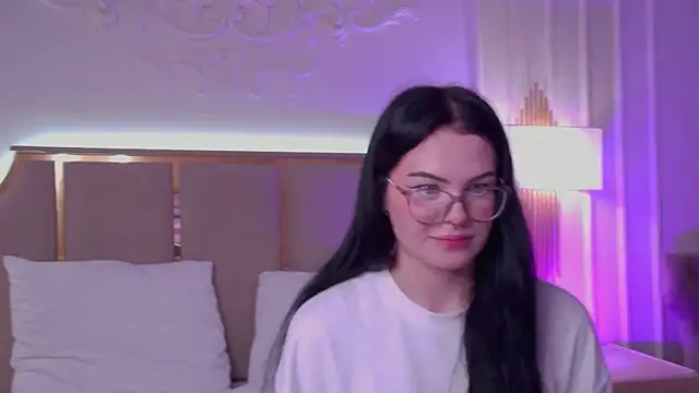 دردشة CindyMil الجنسية المباشرة