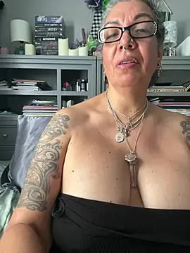dieseldame1313's Live XXX Chat