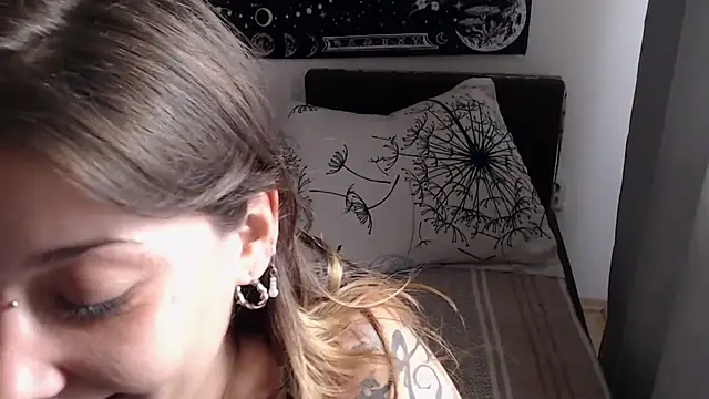 AlienforTwenty XXX чат на живо