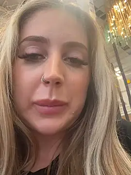 צ'אט XXX בשידור חי של Amiraxevans