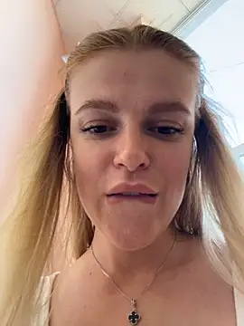 צ'אט XXX בשידור חי של HarrietDart