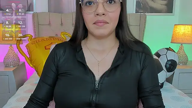 צ'אט XXX בשידור חי של Beautyari_