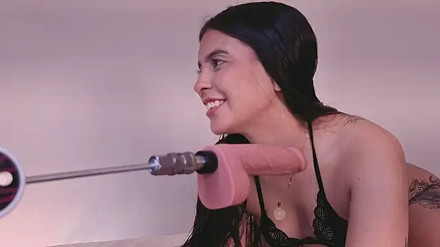 Chat +18 de elenna_salvatoree ao vivo